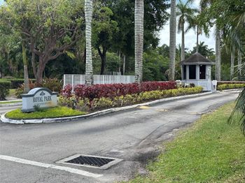 117 Royal Park Dr