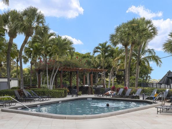 1830 Embassy Drive 607, West Palm Beach FL 33401