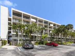 1830 Embassy Drive 607, West Palm Beach FL 33401