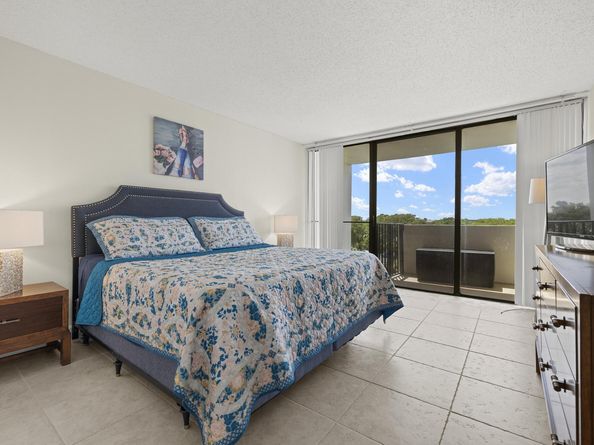 1830 Embassy Drive 607, West Palm Beach FL 33401