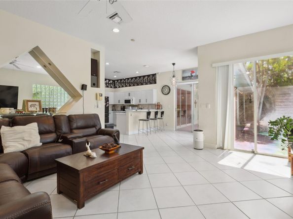 4964 NW 108th Ter, Coral Springs FL 33076