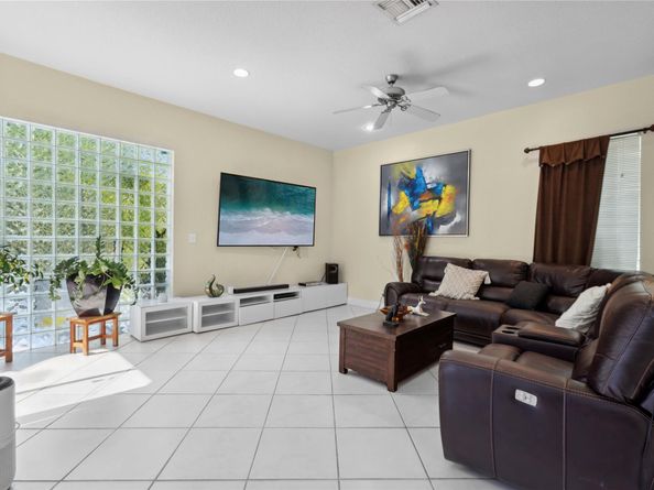 4964 NW 108th Ter, Coral Springs FL 33076