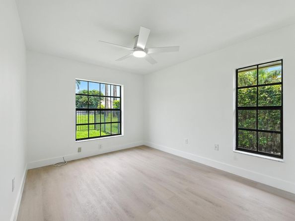 1041 Amherst Ave, Davie FL 33325