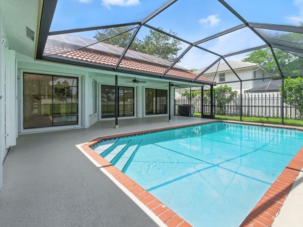 1041 Amherst Ave, Davie FL 33325