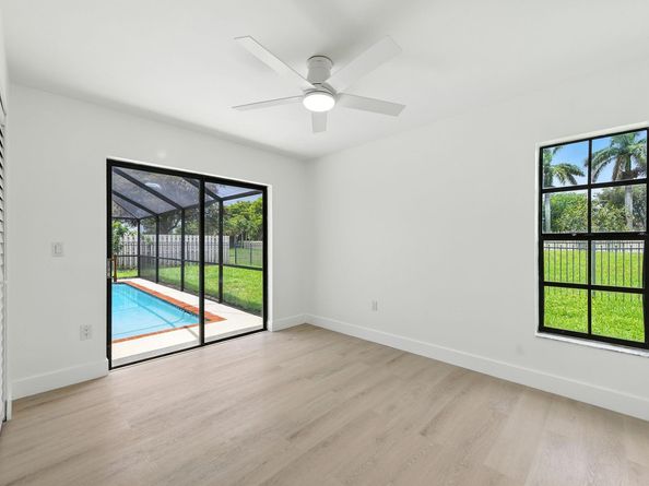 1041 Amherst Ave, Davie FL 33325