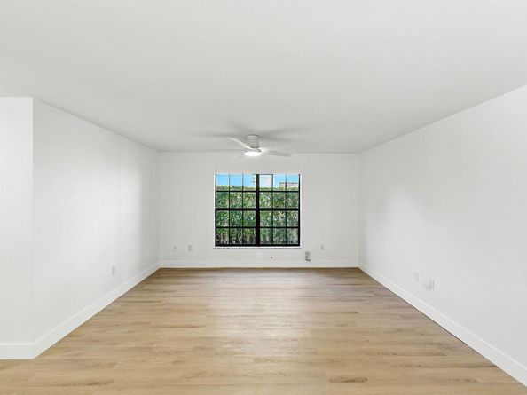 1041 Amherst Ave, Davie FL 33325