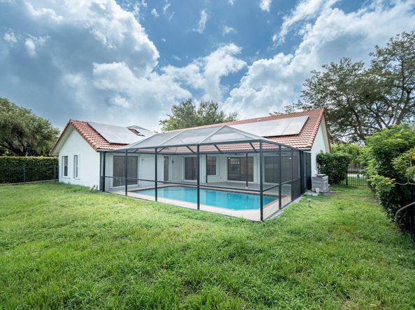 1041 Amherst Ave, Davie FL 33325