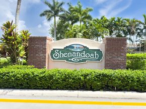 1041 Amherst Ave, Davie FL 33325