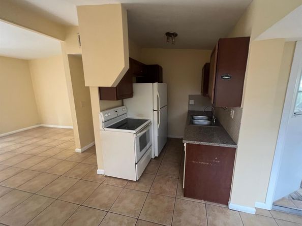 5275 NE 16 Avenue, Pompano Beach FL 33064