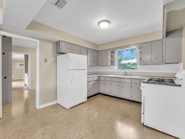4451 NE 17th Ave, Oakland Park FL 33334