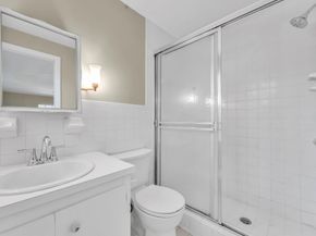 4451 NE 17th Ave, Oakland Park FL 33334
