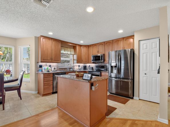 7381 Chesapeake Circle, Boynton Beach FL 33436