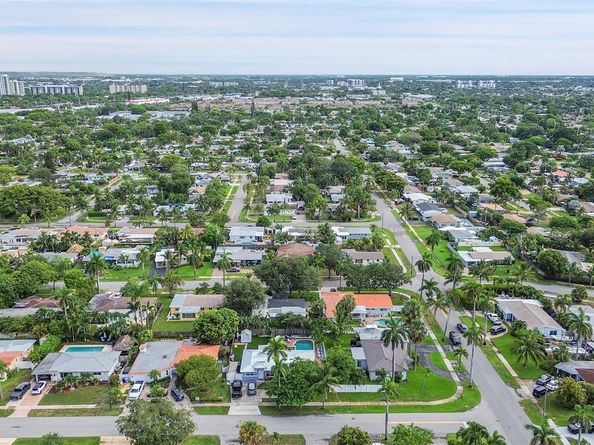 232 SW 13th St, Pompano Beach FL 33060
