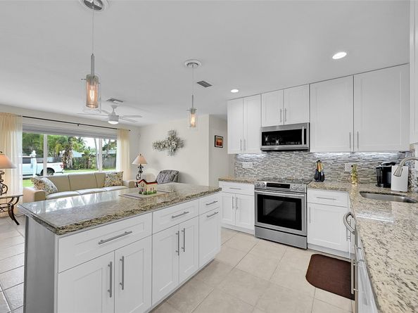 232 SW 13th St, Pompano Beach FL 33060