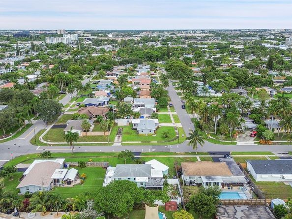 232 SW 13th St, Pompano Beach FL 33060