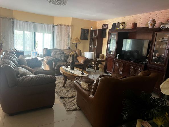 1265 NW 134th St, North Miami FL 33167