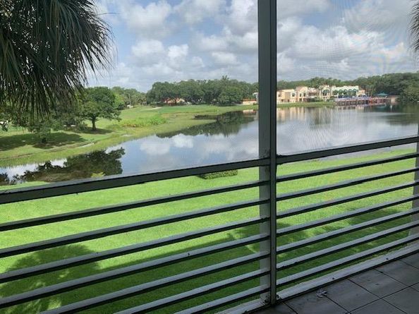 9460 Poinciana Pl 303, Davie FL 33324