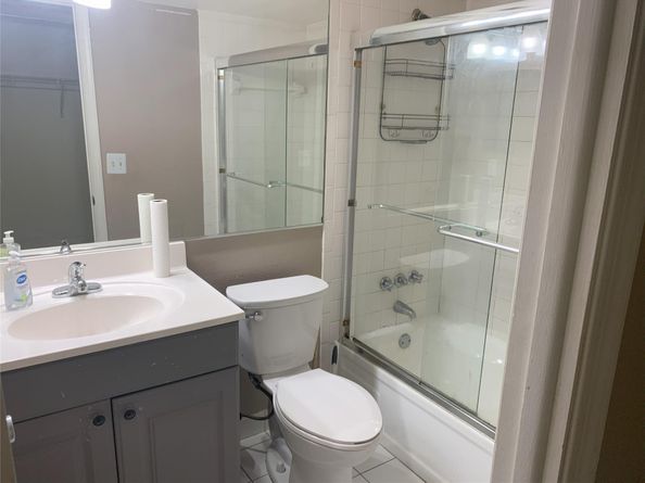 9460 Poinciana Pl 303, Davie FL 33324