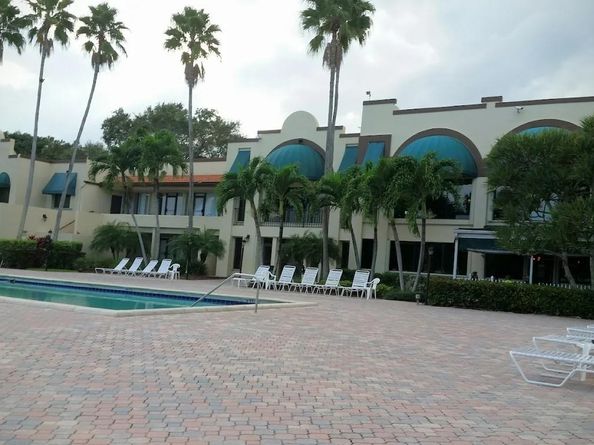 9460 Poinciana Pl 303, Davie FL 33324