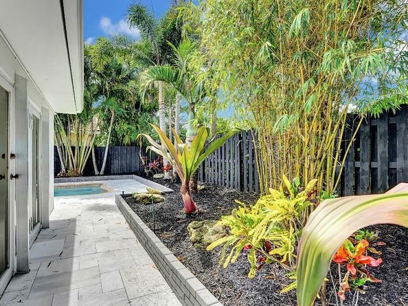 8 NE 17th St, Delray Beach FL 33444