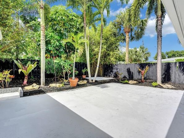 8 NE 17th St, Delray Beach FL 33444