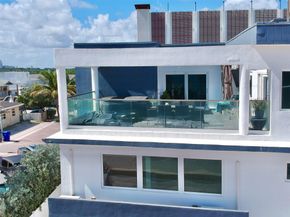 2205 N Surf Rd, Hollywood FL 33019
