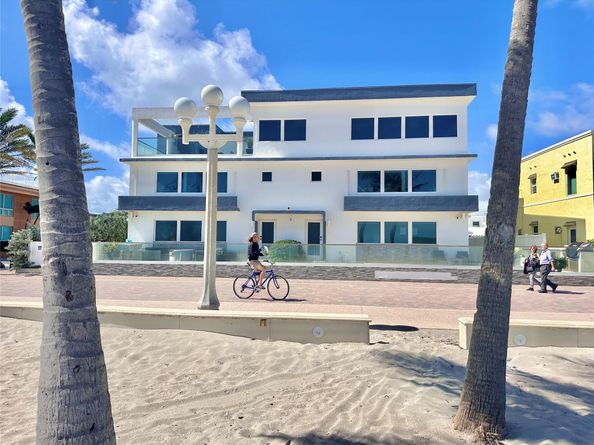 2205 N Surf Rd, Hollywood FL 33019