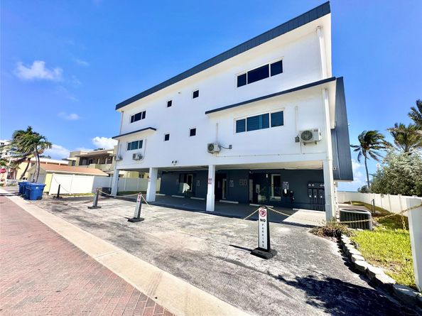 2205 N Surf Rd, Hollywood FL 33019