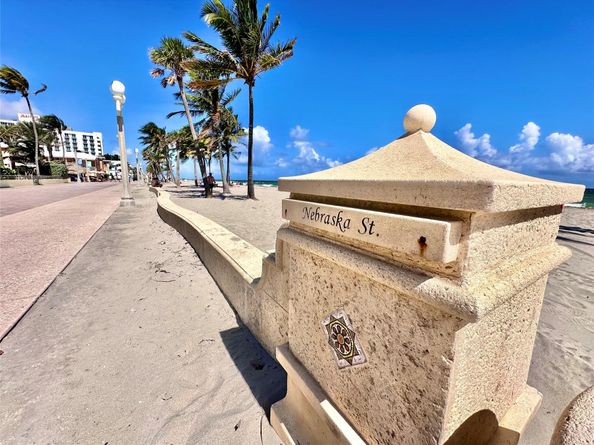 2205 N Surf Rd, Hollywood FL 33019
