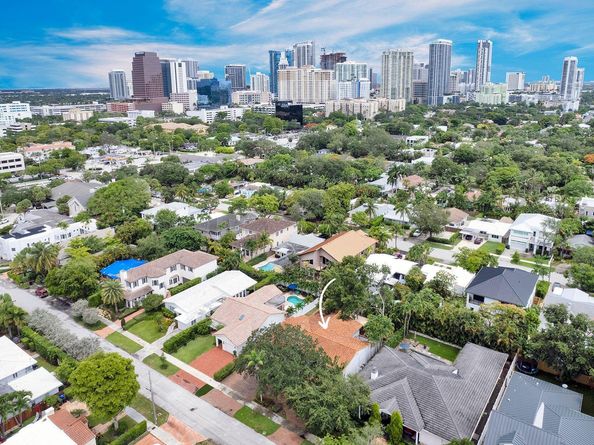 805 SE 10th St, Fort Lauderdale FL 33316