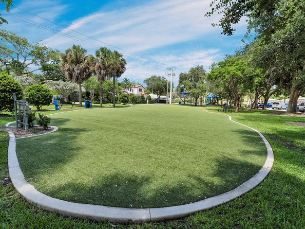 805 SE 10th St, Fort Lauderdale FL 33316