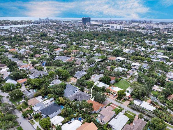 805 SE 10th St, Fort Lauderdale FL 33316