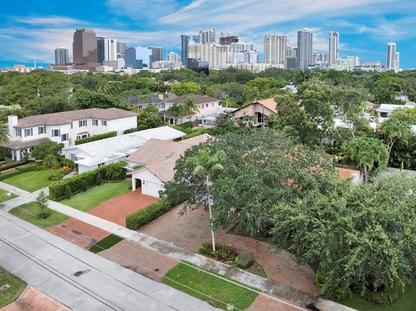 805 SE 10th St, Fort Lauderdale FL 33316