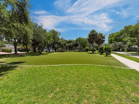 805 SE 10th St, Fort Lauderdale FL 33316