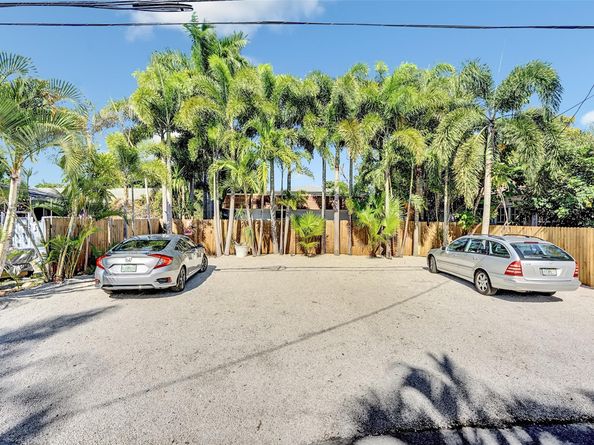 813 SW 2nd Ct, Fort Lauderdale FL 33312