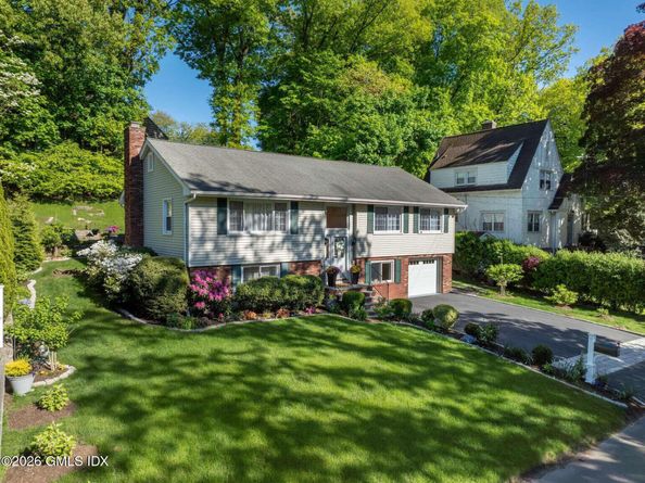 61 Center Drive, Old Greenwich CT 06870