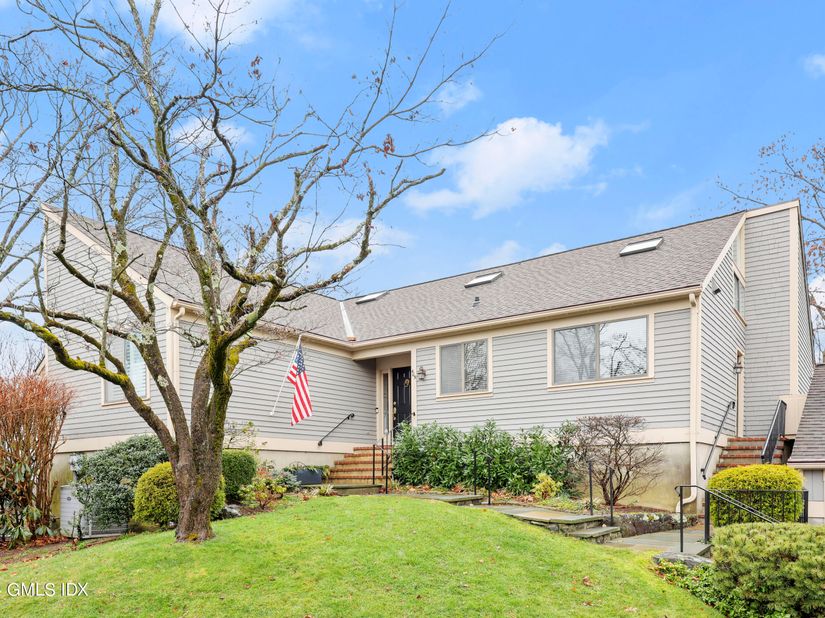 405 W Lyon Farm Drive 405, Greenwich, CT 06831 For Sale