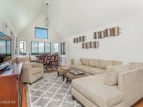 47 Lafayette Place 6J, Greenwich CT 06830