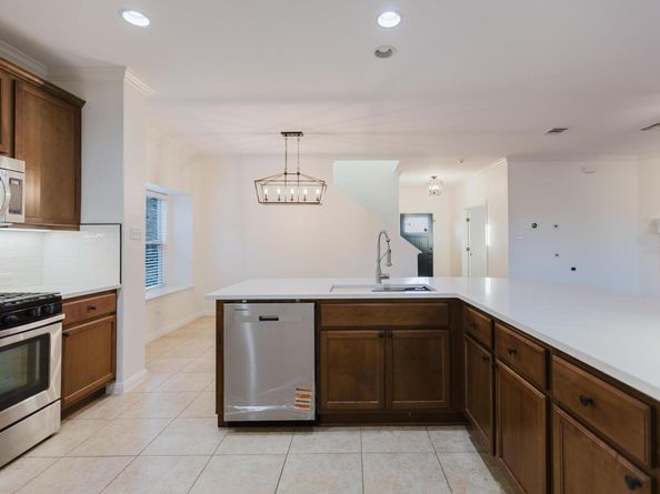 422 Village Commons BLVD, Georgetown TX 78633