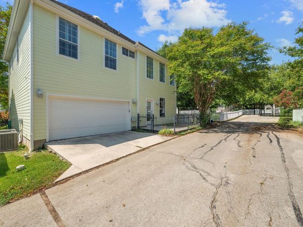 1704 Kinney Oaks Ct, Austin TX 78704