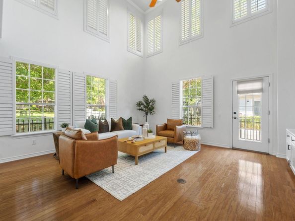 1704 Kinney Oaks Ct, Austin TX 78704
