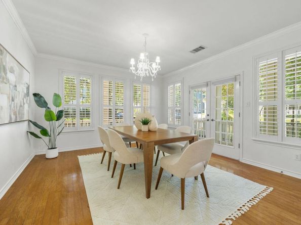 1704 Kinney Oaks Ct, Austin TX 78704