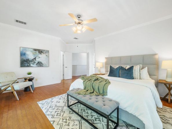 1704 Kinney Oaks Ct, Austin TX 78704