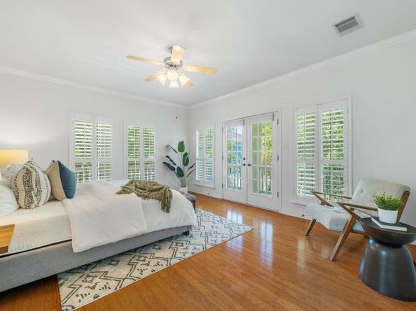 1704 Kinney Oaks Ct, Austin TX 78704