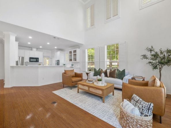 1704 Kinney Oaks Ct, Austin TX 78704