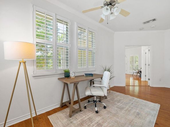 1704 Kinney Oaks Ct, Austin TX 78704