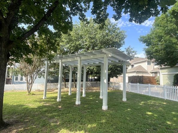 1704 Kinney Oaks Ct, Austin TX 78704