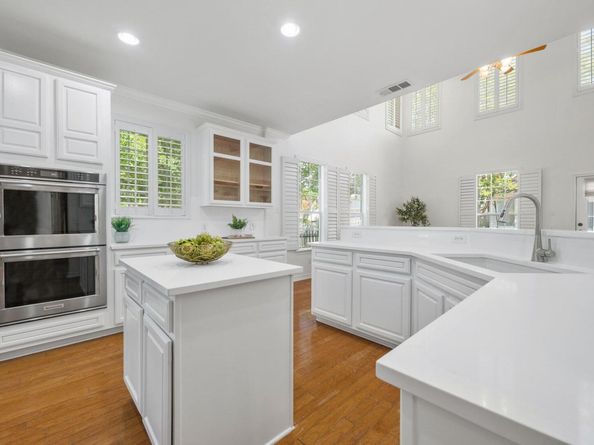 1704 Kinney Oaks Ct, Austin TX 78704