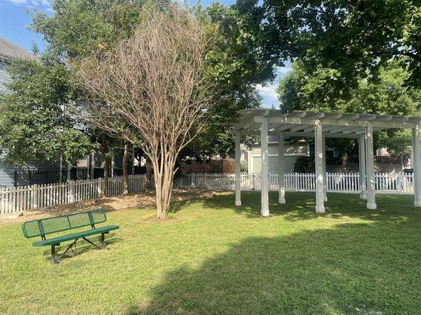 1704 Kinney Oaks Ct, Austin TX 78704