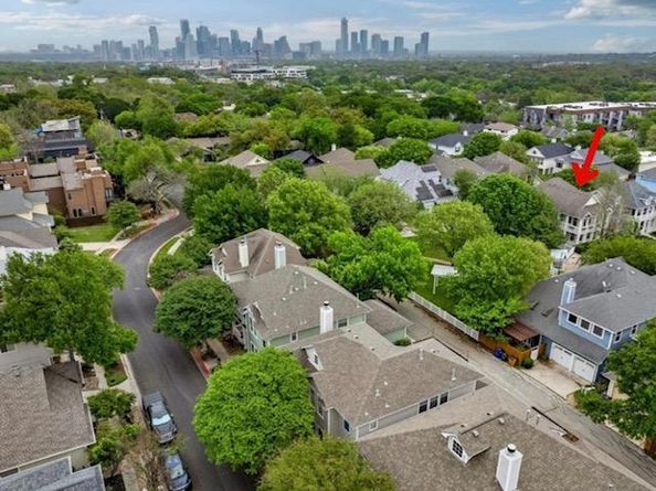 1704 Kinney Oaks Ct, Austin TX 78704